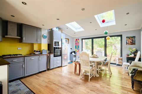 4 bedroom end of terrace house for sale, Oliver Close, Chiswick, W4