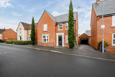 4 bedroom detached house for sale, Needlepin Way, Buckinghamshire MK18