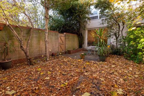 2 Barleycorn Way, London, E14 8DE