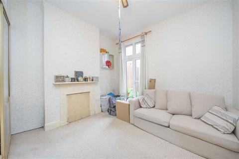 3 bedroom terraced house for sale, Larch Road, London NW2