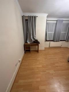 3 bedroom maisonette to rent, Rosslyn Crescent, Harrow