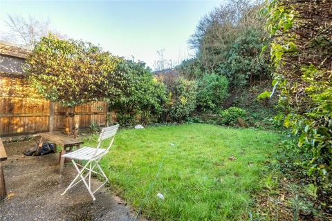 23 Arthur Close, Farnham, GU9 8PE