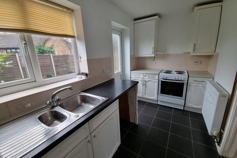 2 bedroom semi-detached house to rent, Trefoil Close, Leicester, LE5