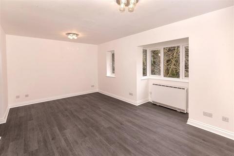 2 bedroom flat to rent, Woodland Grove, Epping