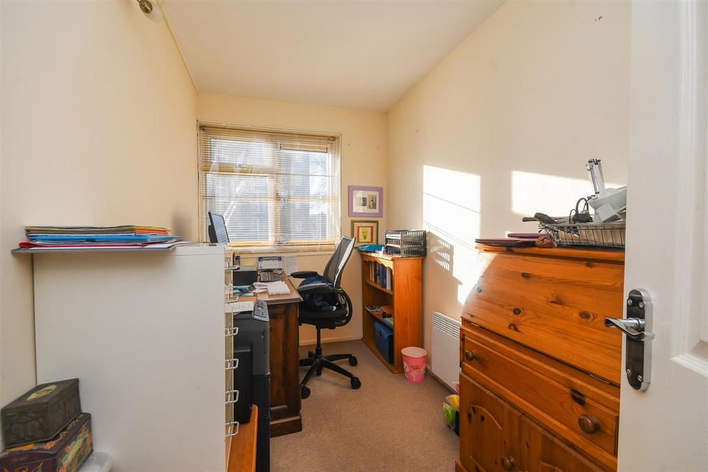 6 Upper Vauxhall - Bedroom 3.jpg