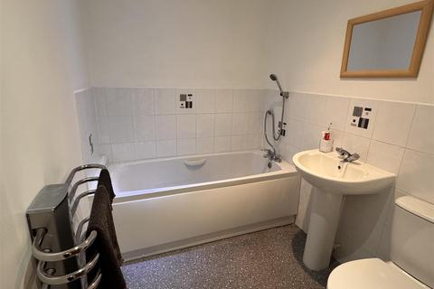 2 bedroom apartment to rent, Rivermead Court, Wakefield