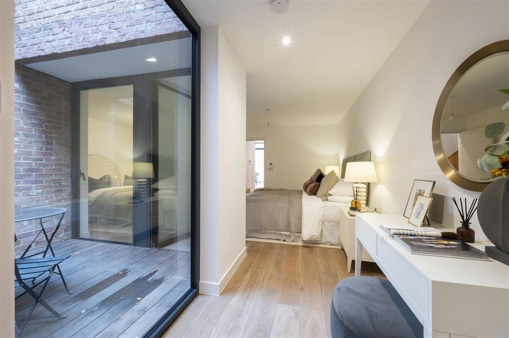 Flat 1 Holland Court,25.jpg