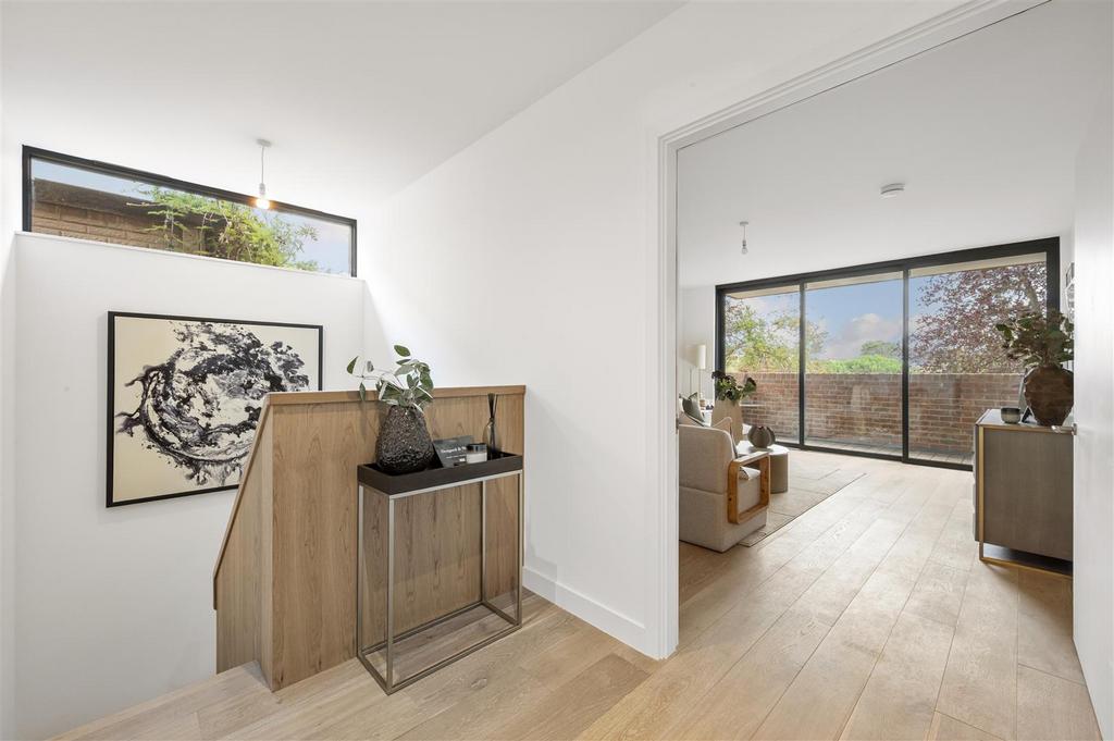 Flat 1 Holland Court,10.jpg
