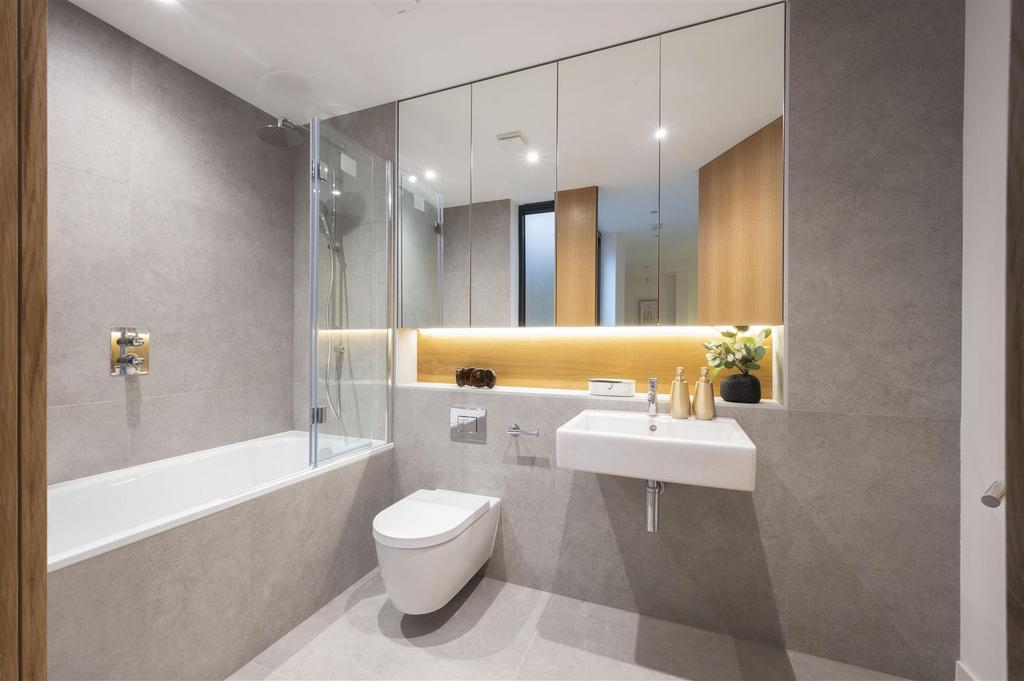 Flat 1 Holland Court,30.jpg