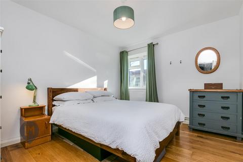 3 bedroom flat for sale, Glen Albyn Road, London