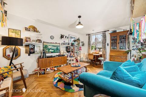 2 bedroom flat for sale, Horton Road, London, E8