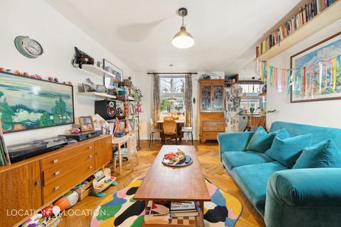 2 bedroom flat for sale, Horton Road, London, E8