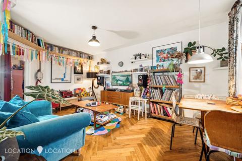 2 bedroom flat for sale, Horton Road, London, E8