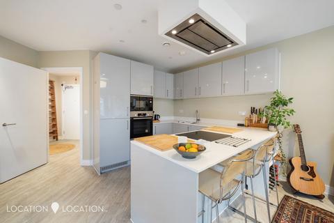 2 bedroom flat for sale, Matthias Road, Walrond House Matthias Road, N16