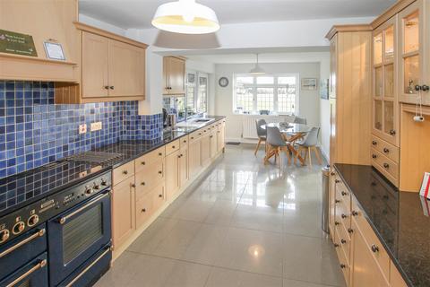 4 bedroom detached house for sale, Chelmsford Road, Blackmore, Ingatestone