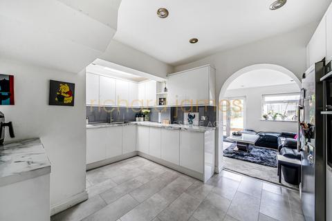90 Hartland Drive, Edgware, HA8 8RH