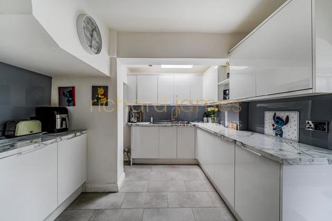 90 Hartland Drive, Edgware, HA8 8RH