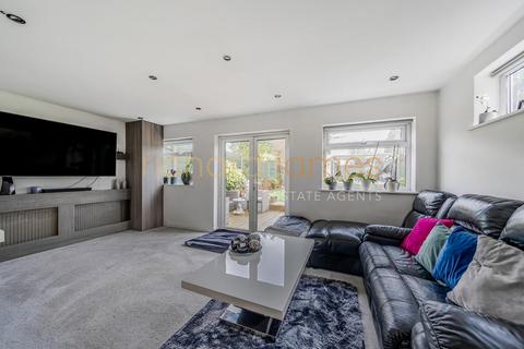 90 Hartland Drive, Edgware, HA8 8RH