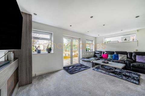 90 Hartland Drive, Edgware, HA8 8RH