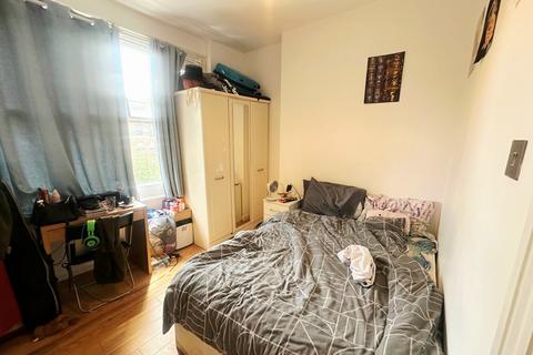 2 bedroom flat to rent, Marlborough Road, Archway, N19