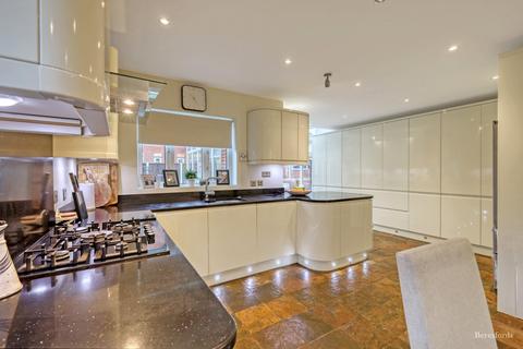 4 Carte Place, Langdon Hills, Basildon, SS16 6GJ