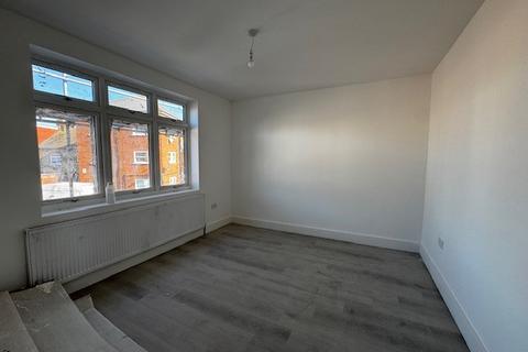 7 bedroom terraced house to rent, No Depoit Option-Reburbished 7 Bed Hse, 3 Baths, Kempton Road, E6