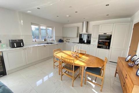 4 bedroom detached house for sale, Lon Ty Cwm, Carmarthen