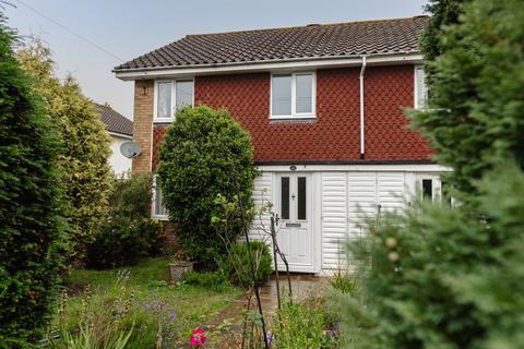 3 bedroom end of terrace house to rent, Burnham Drive, Reigate