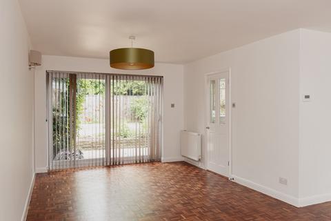 3 bedroom end of terrace house to rent, Burnham Drive, Reigate