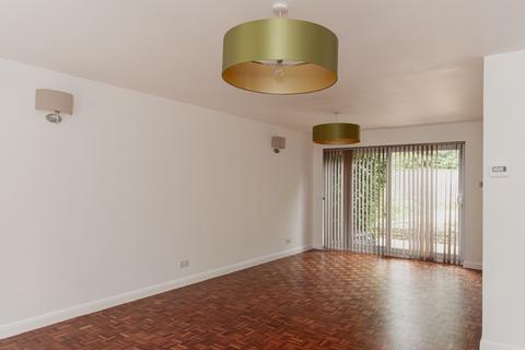 3 bedroom end of terrace house to rent, Burnham Drive, Reigate