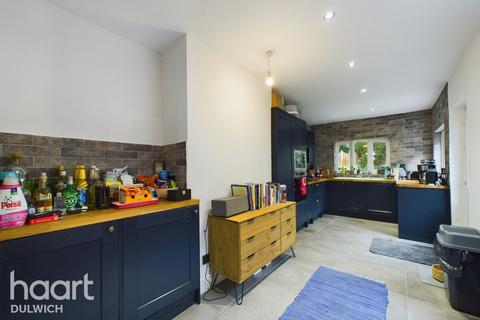 3 bedroom terraced house for sale, Colls Road, London