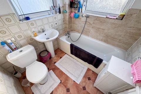 3 bedroom semi-detached house to rent, Hounslow TW3