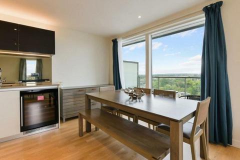 3 bedroom apartment for sale, Brentford TW8