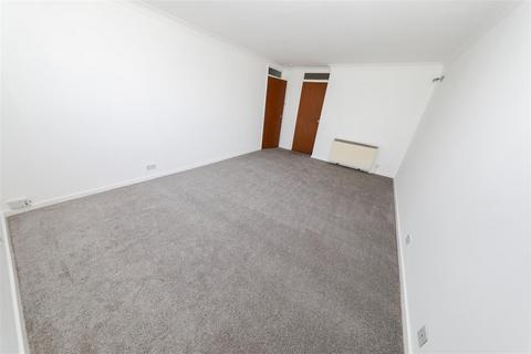 2 bedroom flat for sale, Raeburn Heights, Glenrothes