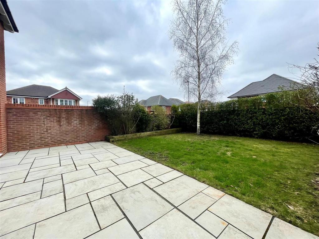 GARDEN 2.jpg