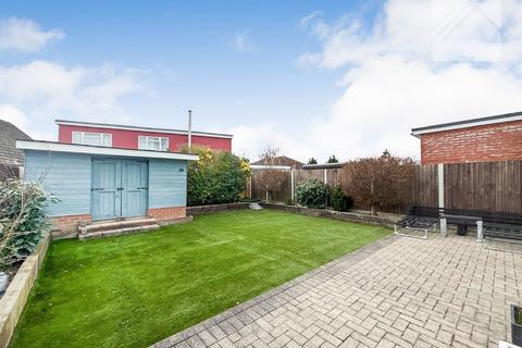 2 bedroom bungalow for sale, Woodhurst Road, Canvey Island