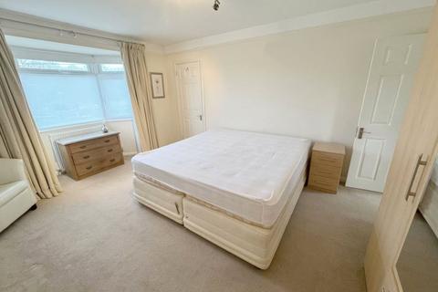 2 bedroom end of terrace house to rent, The Fairway, London, NW7