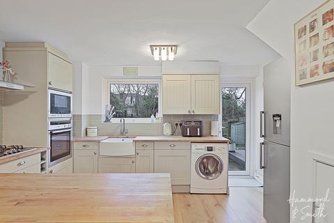 27 Springfield, Epping, CM16 4LA
