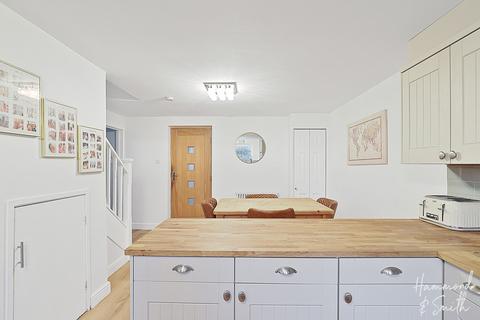 27 Springfield, Epping, CM16 4LA