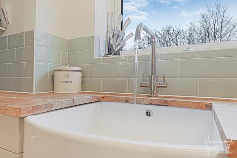 27 Springfield, Epping, CM16 4LA