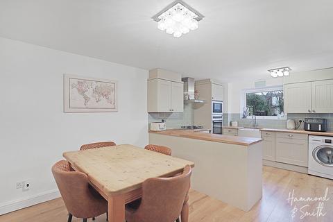 27 Springfield, Epping, CM16 4LA