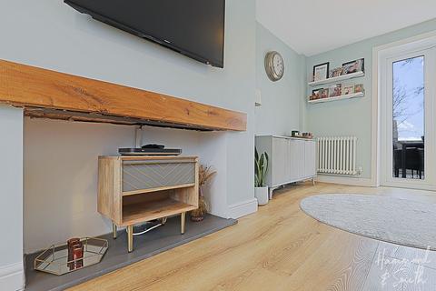 27 Springfield, Epping, CM16 4LA