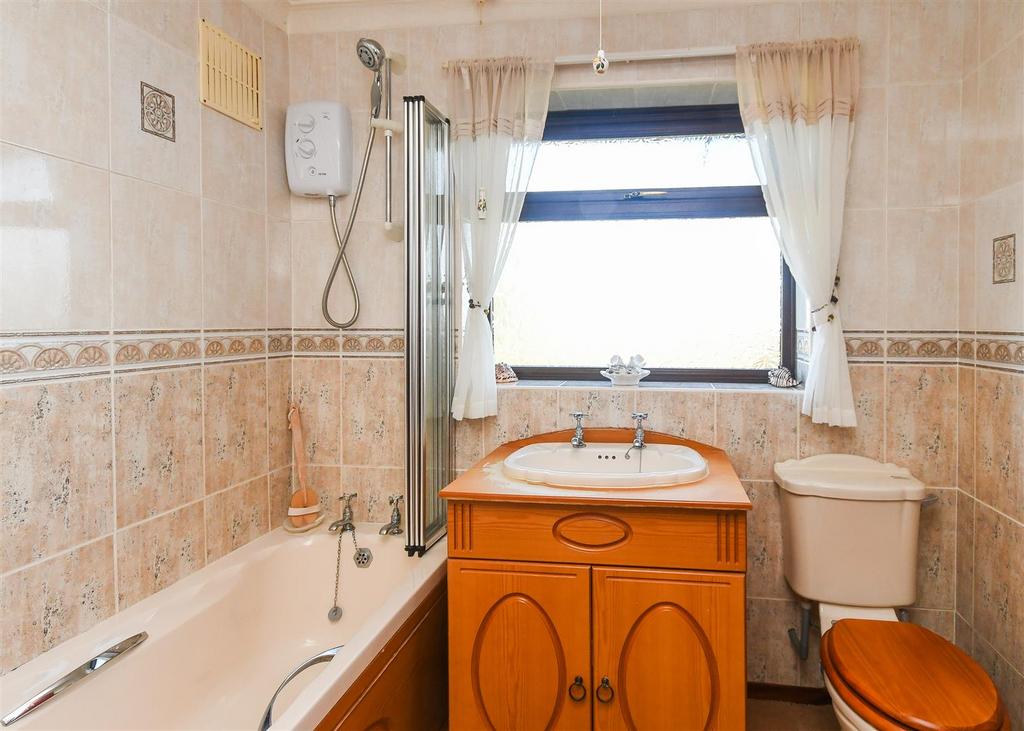 7 Yew Tree Road - Bathroom.jpg