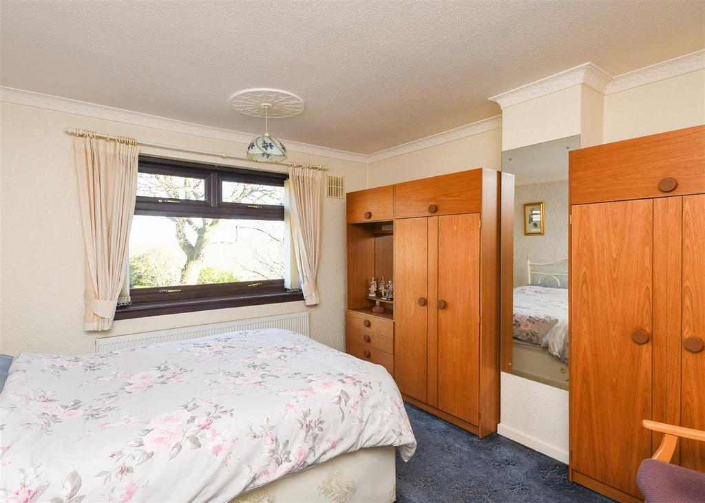7 Yew Tree Road - Bedroom 2.jpg