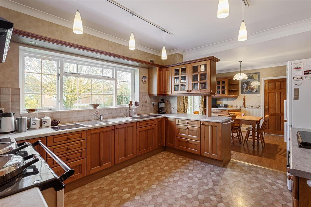 15 Chessingham Gardens 70.jpg