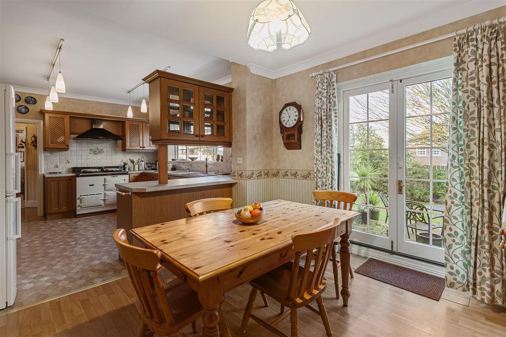 15 Chessingham Gardens 82.jpg