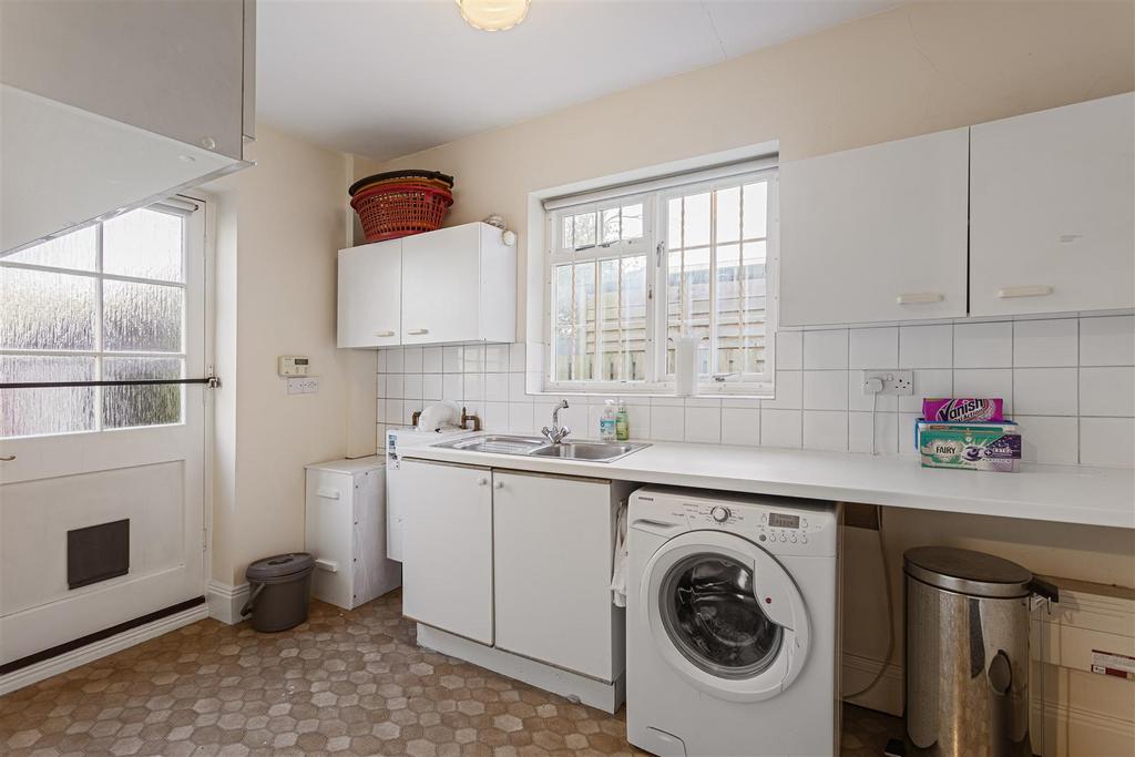 15 Chessingham Gardens 87.jpg