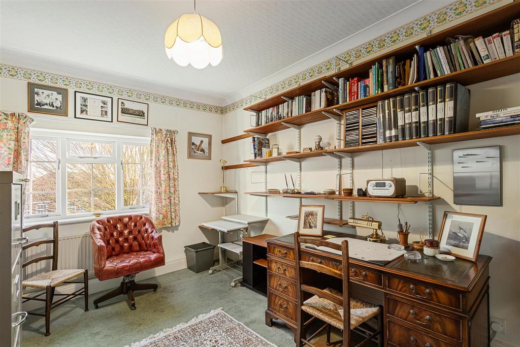15 Chessingham Gardens 7.jpg