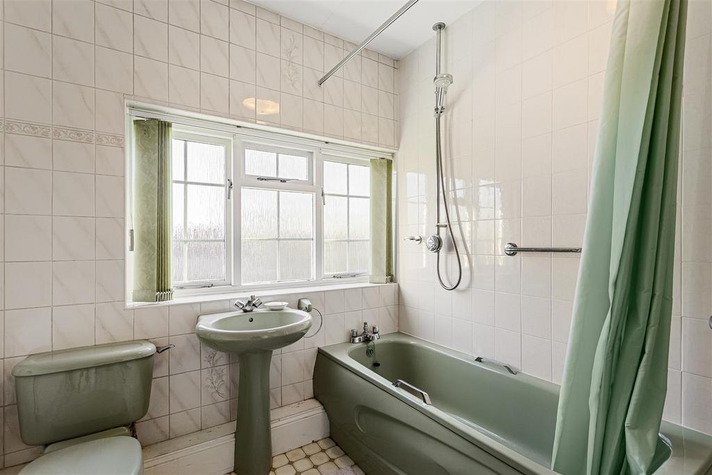 15 Chessingham Gardens 10.jpg
