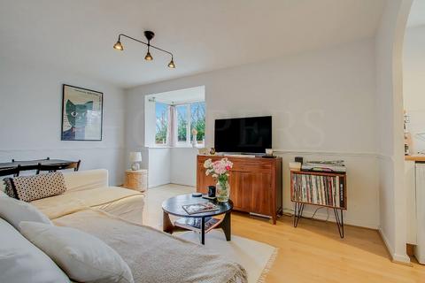 1 bedroom ground floor flat for sale, Campbell Gordon Way, London, NW2